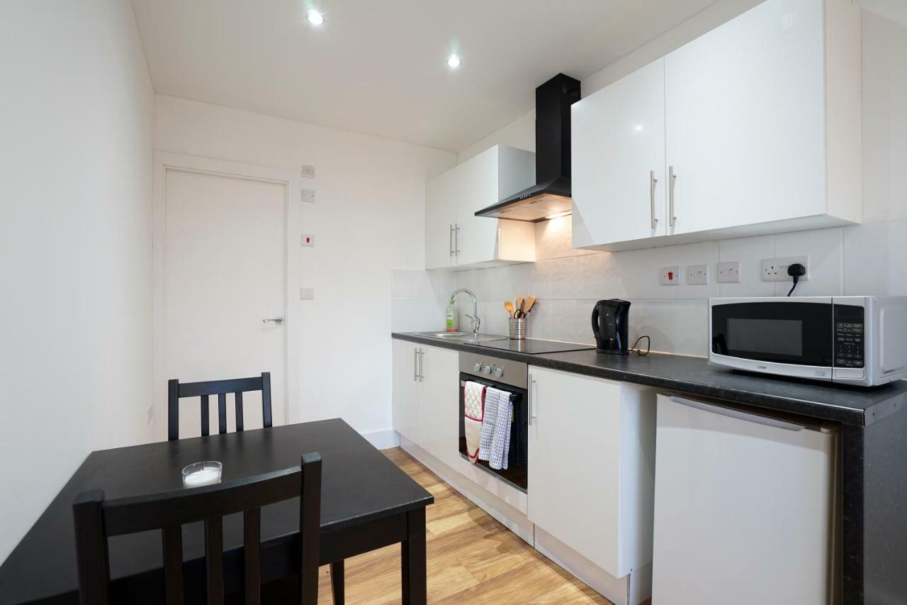 Alfa Apartments, Quarry Court, High Street, Morley Leeds  Exteriör bild